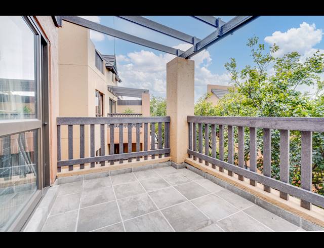 1 BEDROOM APARTMENT FOR SALE IN LONEHILL